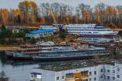 Ядрин (Тип Шестая пятилетка, проект 576, Пермь); Композитор Глинка (Проект 785, 785А, тип Россия, Пермь); РБТ-170 (Тип РБТ, проект 378, Пермь); Турну-Северин (Тип Шестая пятилетка, проект 576, Пермь); Хирург Разумовский (Проект 588 (ГДР), тип В.Чкалов/Родина, Пермь); Неопознанное судно - проект 112 (Проект 112, (нет))