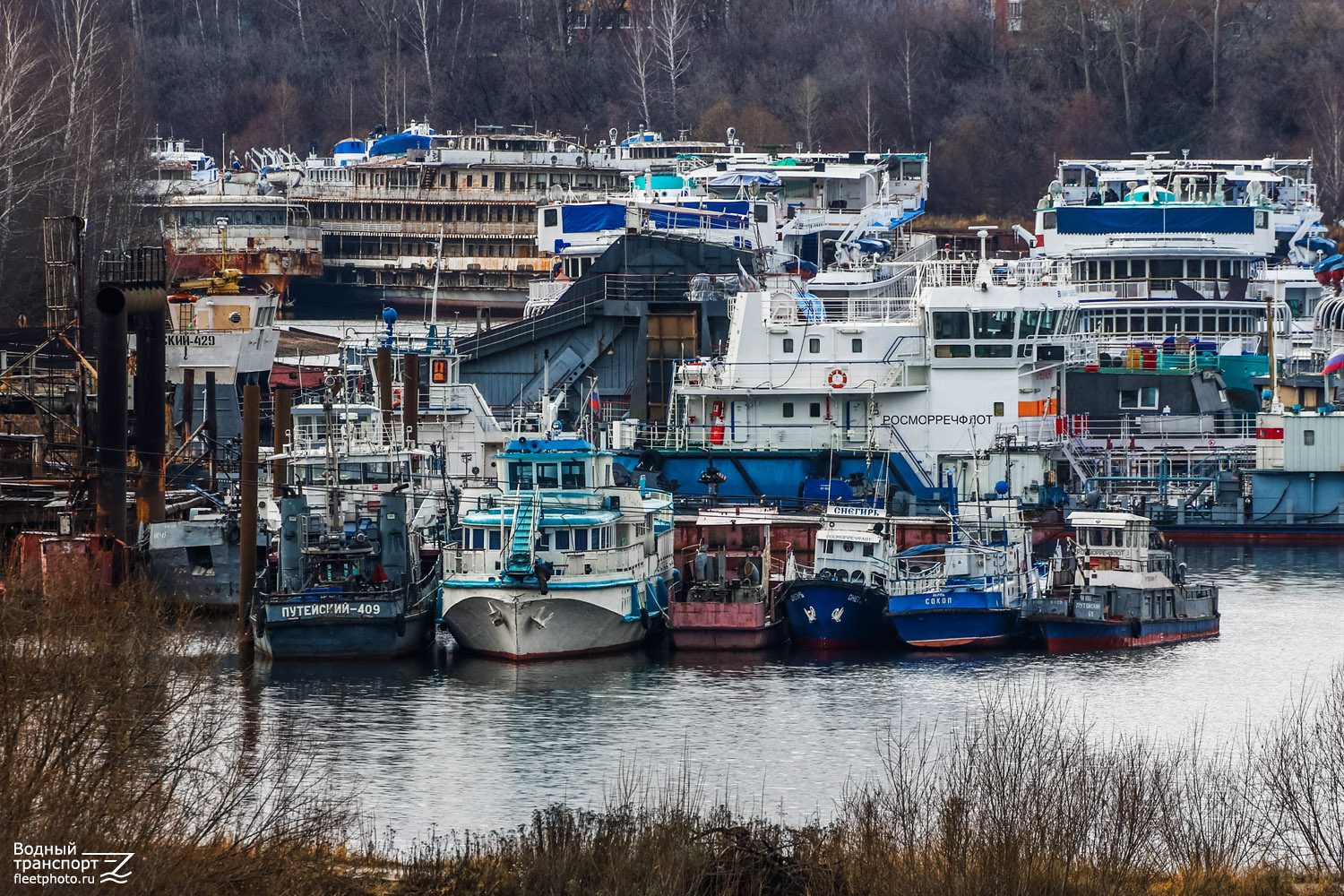 Путейский-409, Плёс, Неопознанное судно - проект 391, тип Путейский, Снегирь, Сокол, Путейский-65