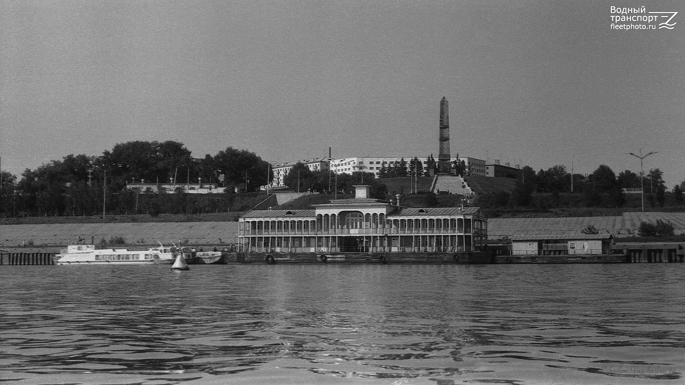 Заря-228Р, Дебаркадер-6