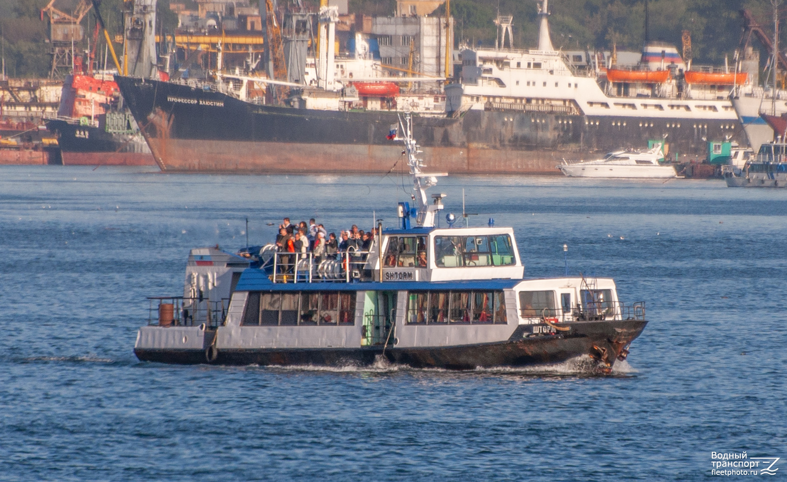 Шторм, Профессор Хлюстин