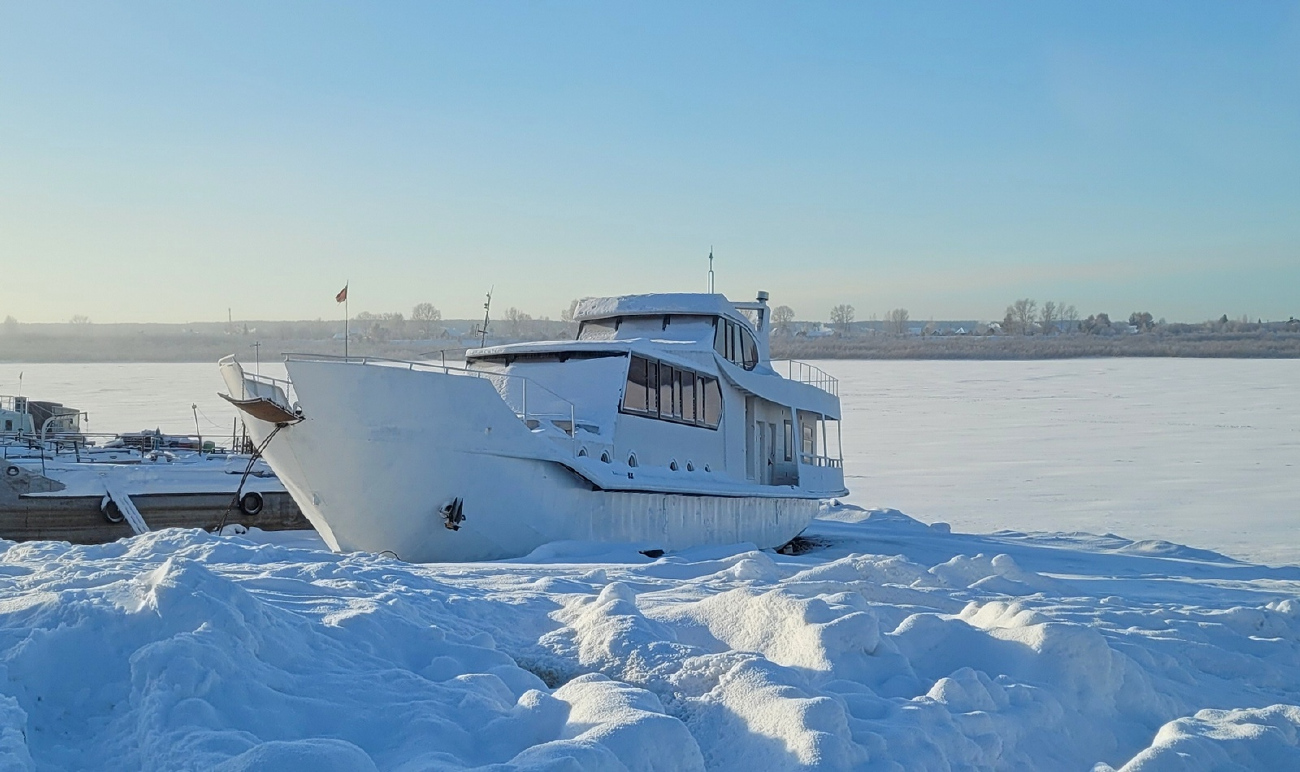 Неопознанное судно - тип Кижи. Обь-Иртышский бассейн