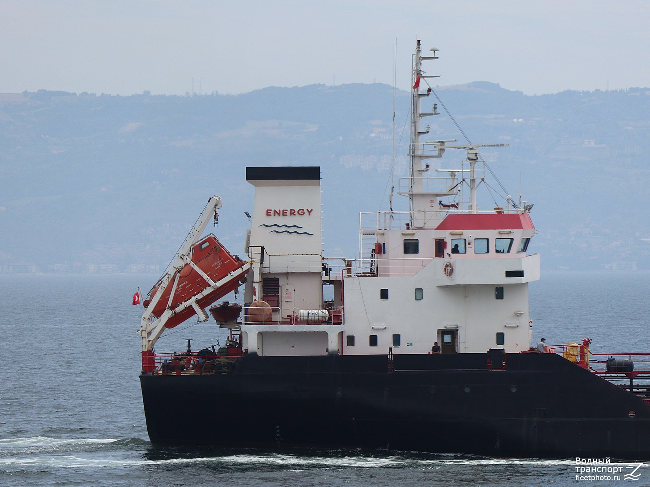 Deniz M. Надстройки, Шлюпки и катера