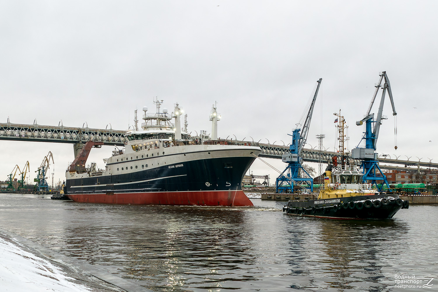 Механик Щербаков, Михаил Сальников