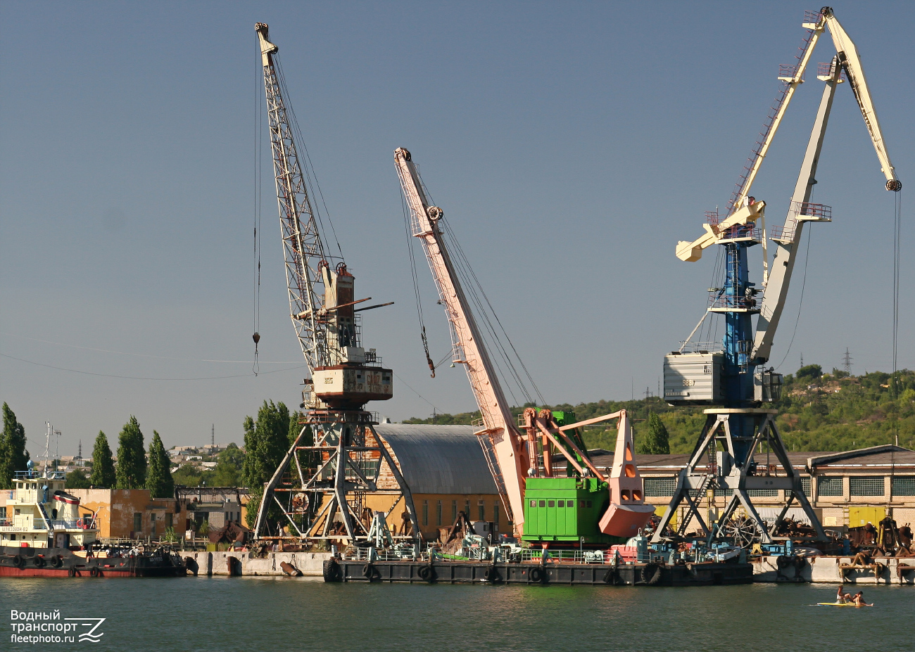 Шлюзовой-82, Неопознанный плавкран - тип КПЛ 16-30