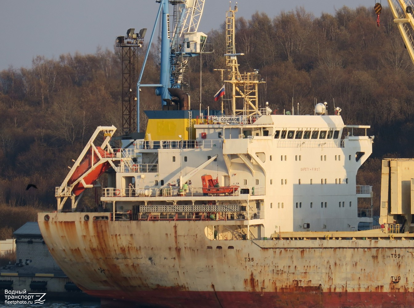 HL Courage. Vessel superstructures