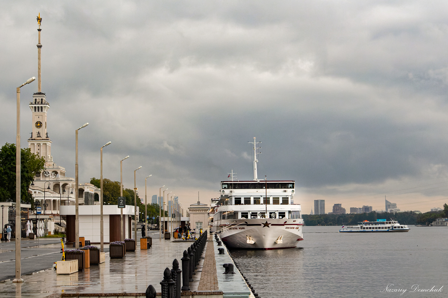 Константин Федин, Москва-1