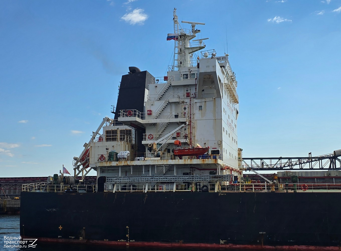 Xin Hai Tong 811. Vessel superstructures