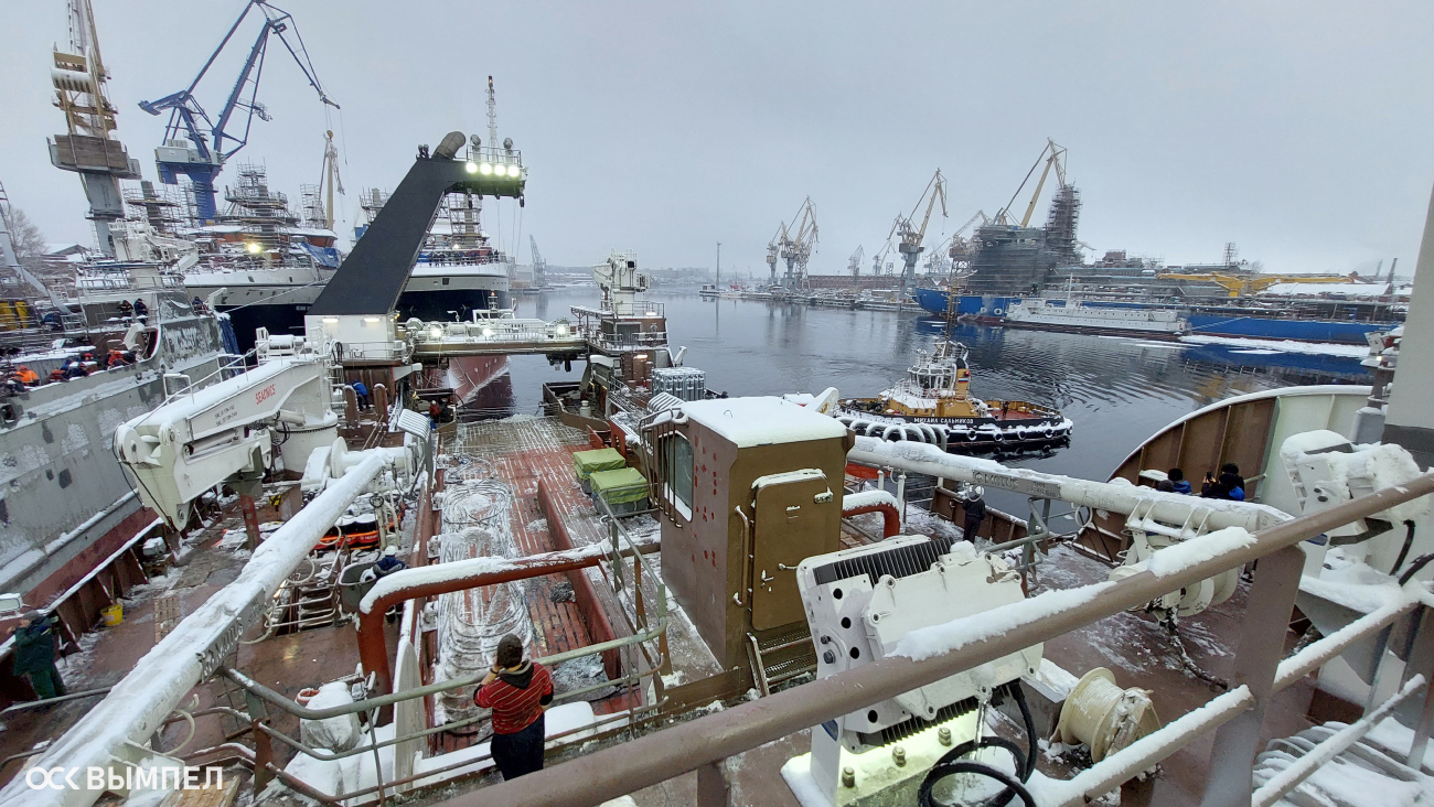 Капитан Вдовиченко, Михаил Сальников, Урал. Deck views