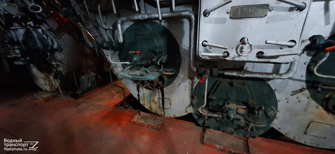 J.R. More. Машинные отделения