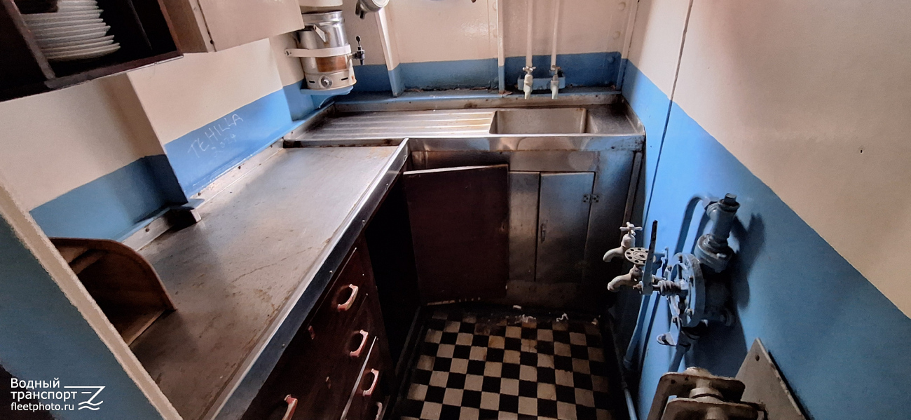 J.R. More. Внутренние помещения