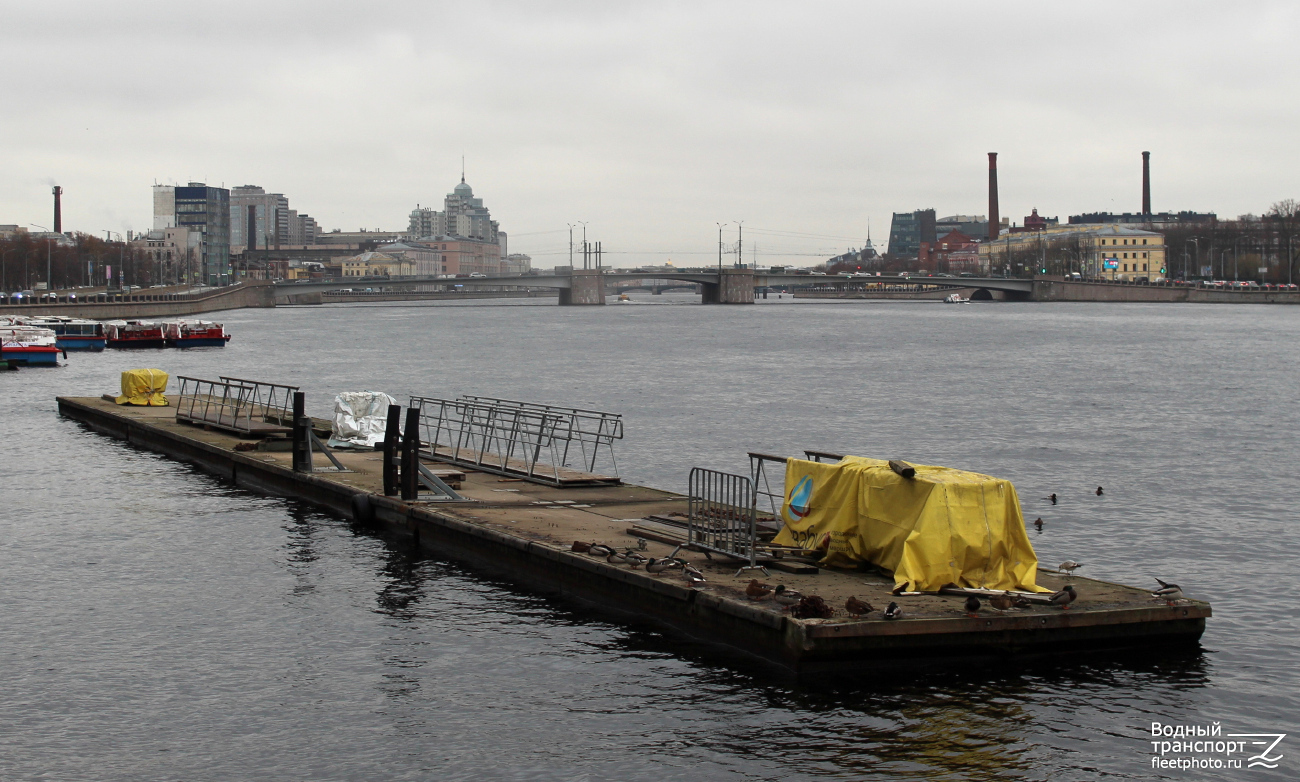 Неопознанный плавучий причал. Северодвинский / Северо-Западный / Беломорско-Онежский / Печорский бассейн