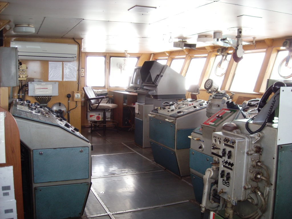 Волго-Балт 240. Рулевые рубки, посты управления