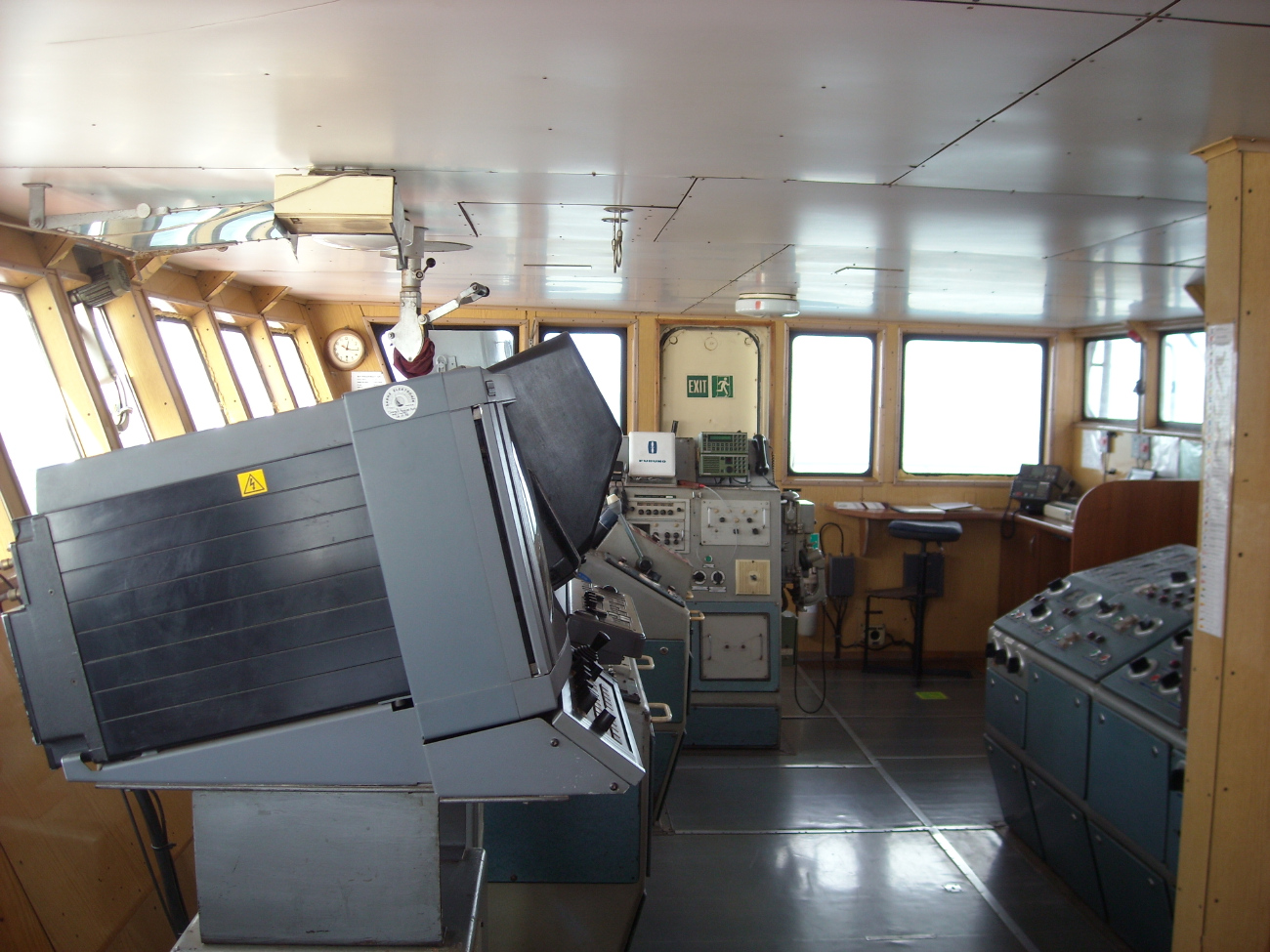 Волго-Балт 240. Рулевые рубки, посты управления