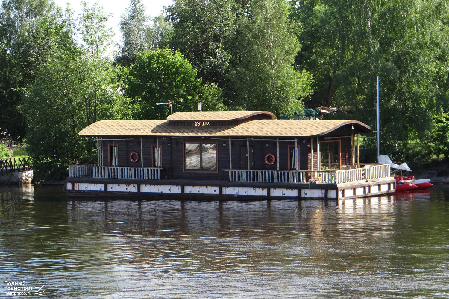 Неопознанный дебаркадер (20 метров). Северодвинский / Северо-Западный / Беломорско-Онежский / Печорский бассейн