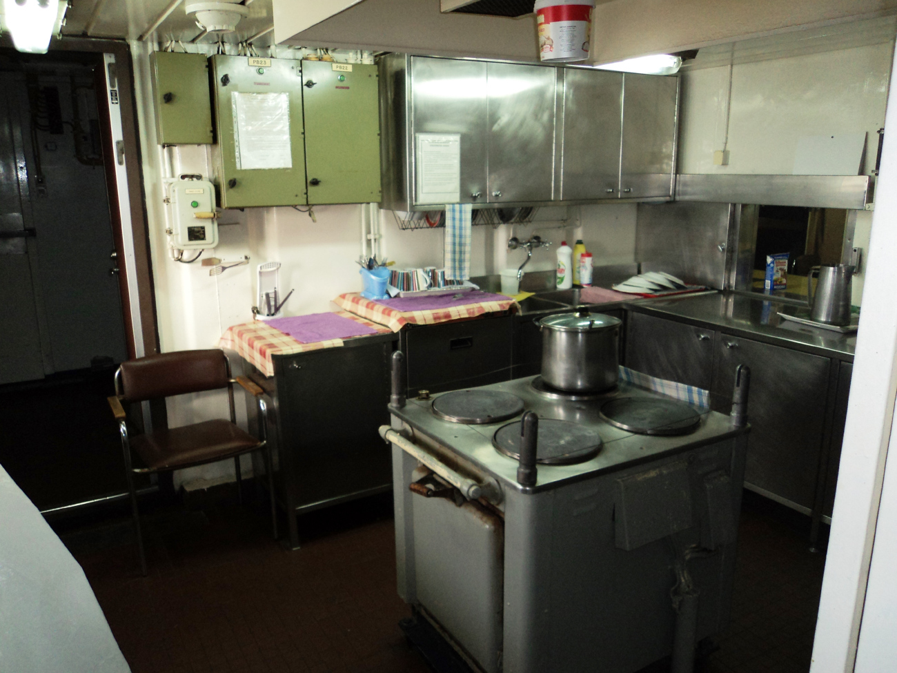 Neonila. Внутренние помещения