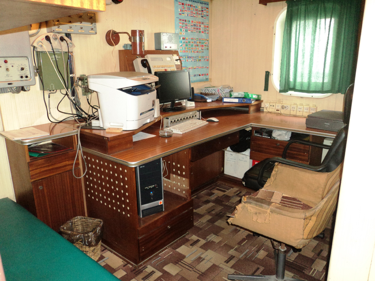 Neonila. Внутренние помещения