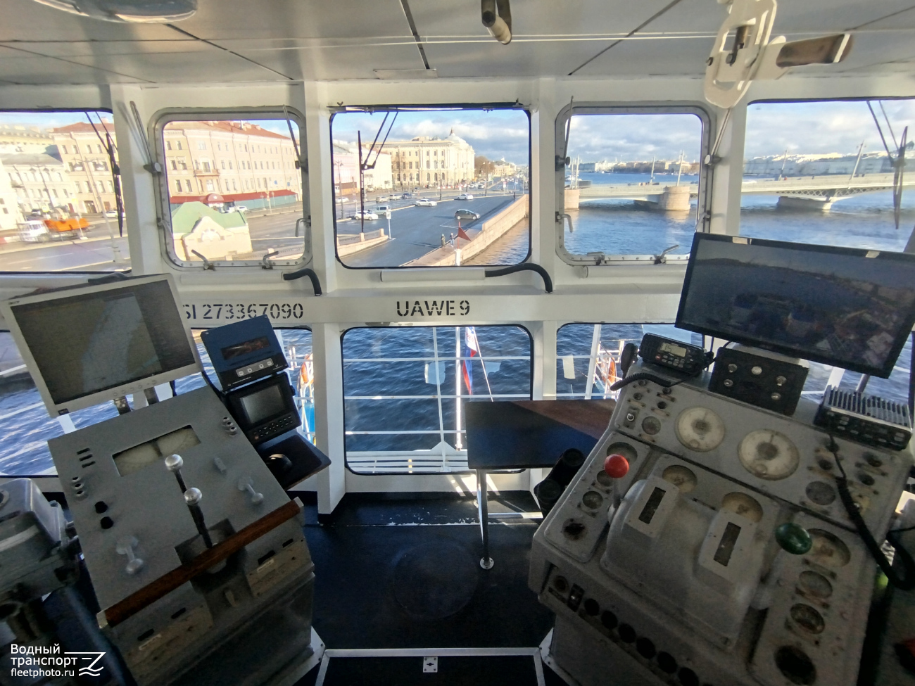 Изумруд. Рулевые рубки, посты управления