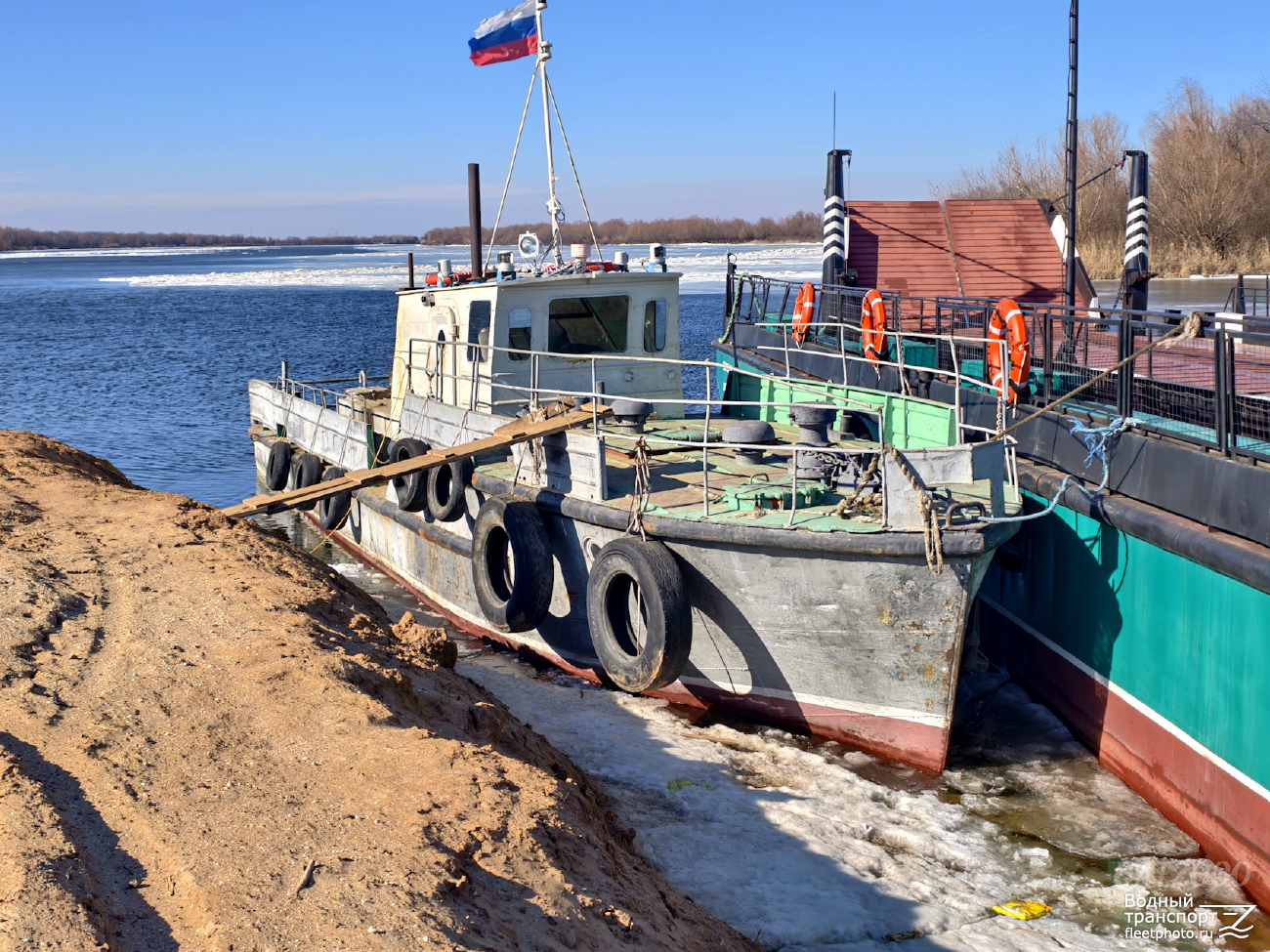 Неопознанное судно - тип Костромич. Волжский бассейн