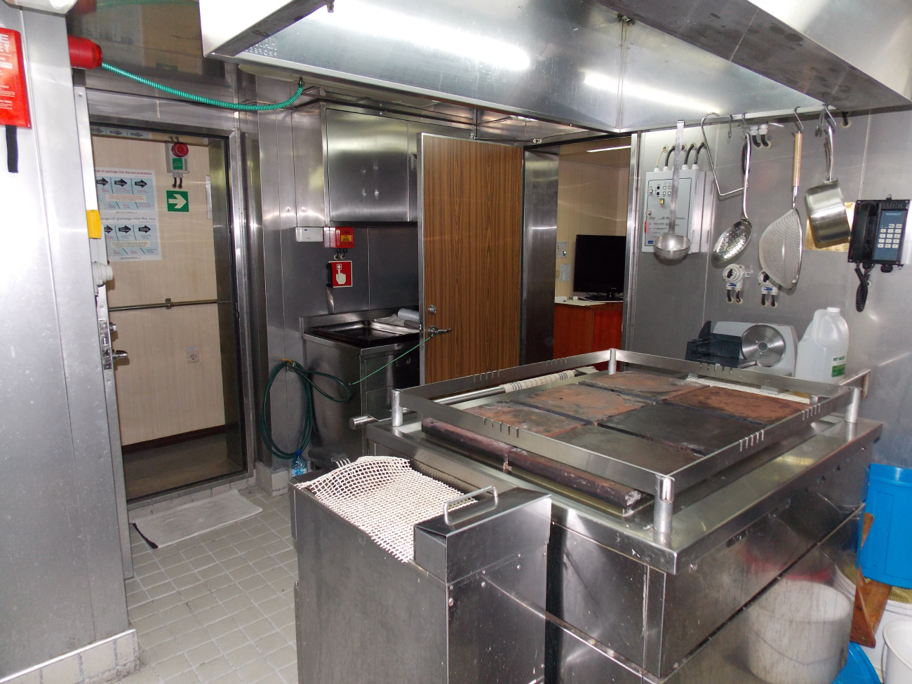 BBC Belem. Internal compartments