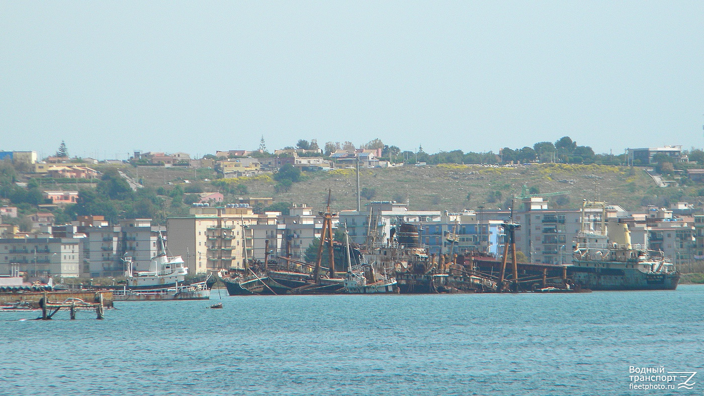 Unidentified ships, Italy