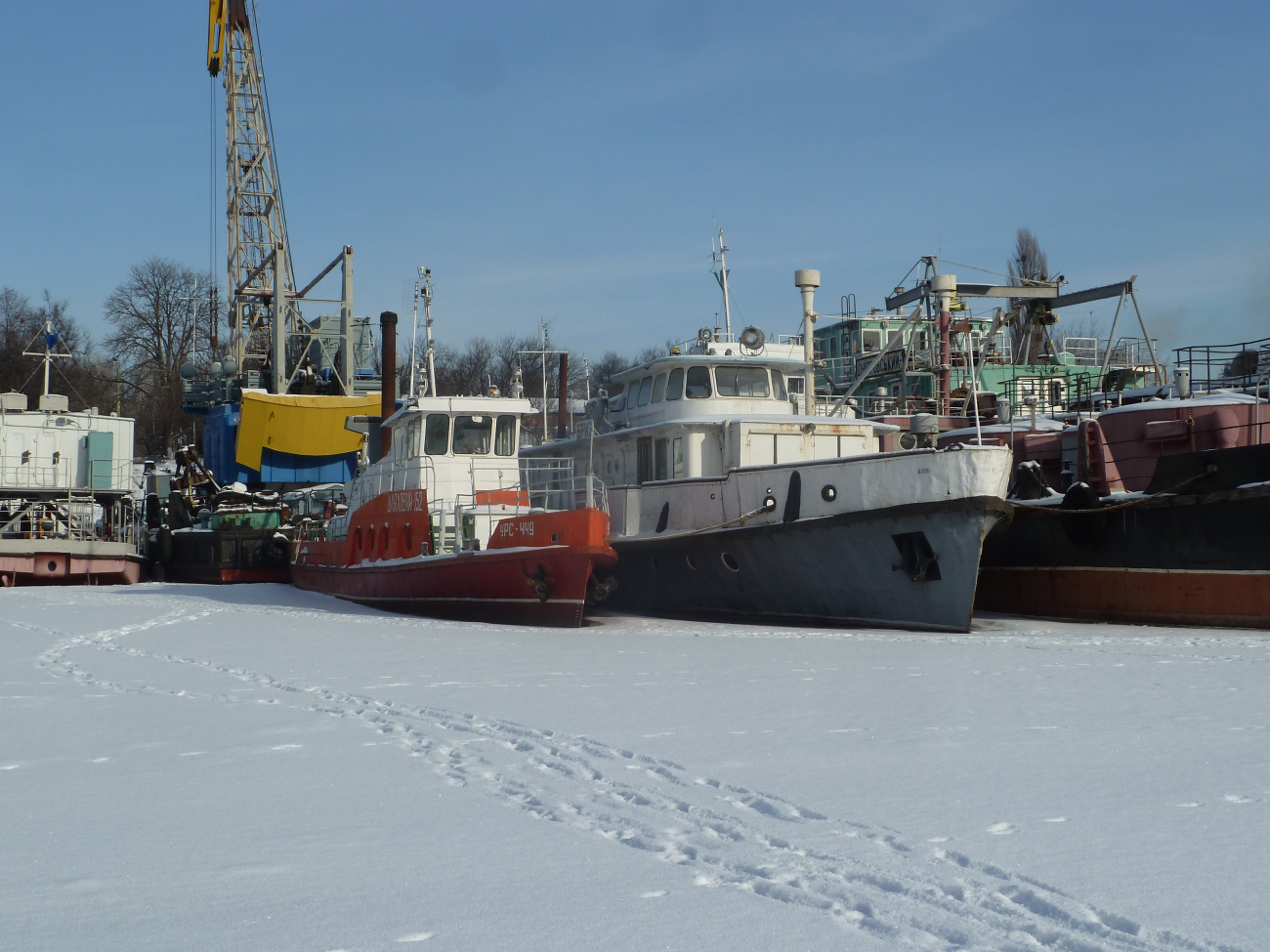 Дельфiн, Шляховий-151, Днiпровський-103