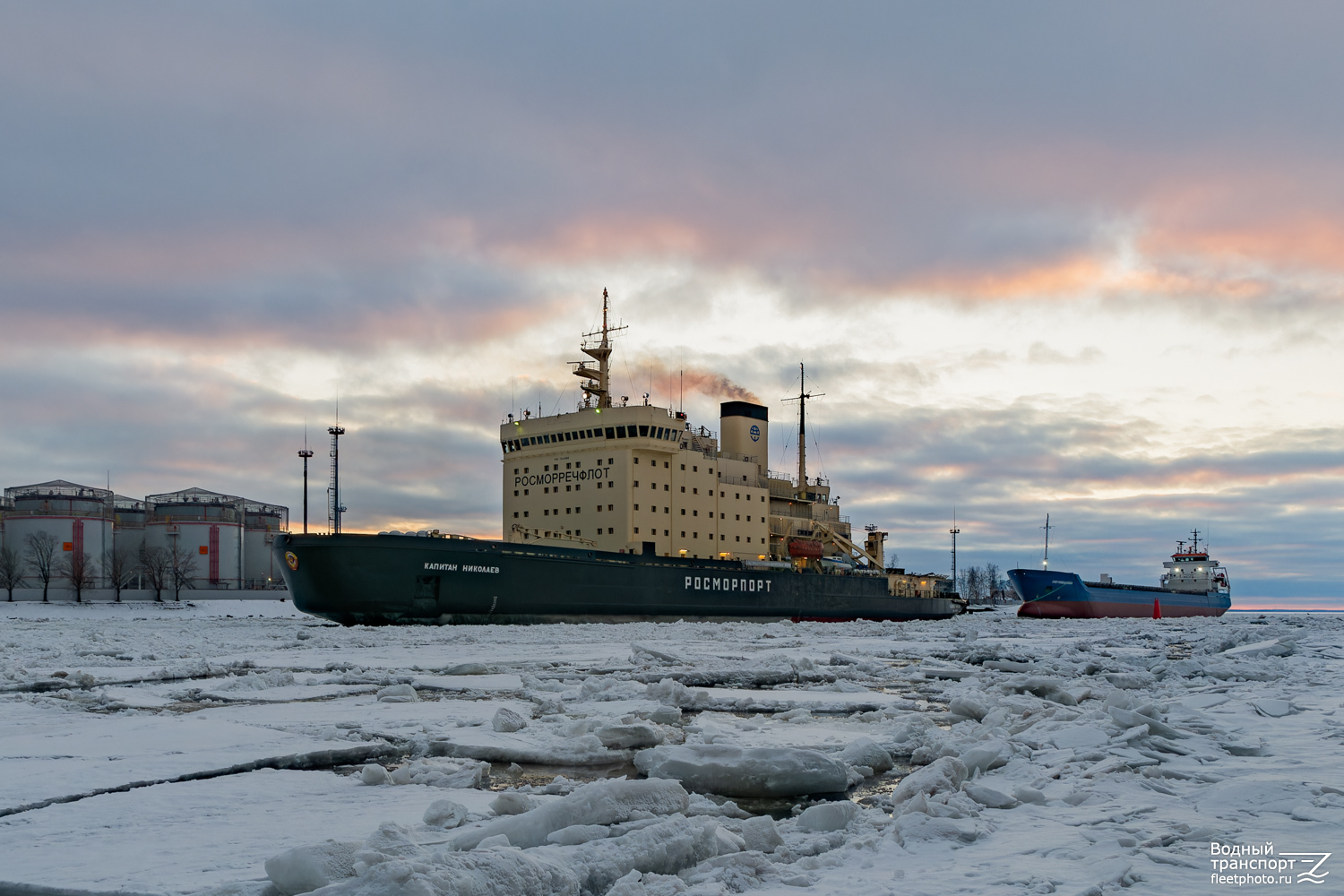 Капитан Николаев