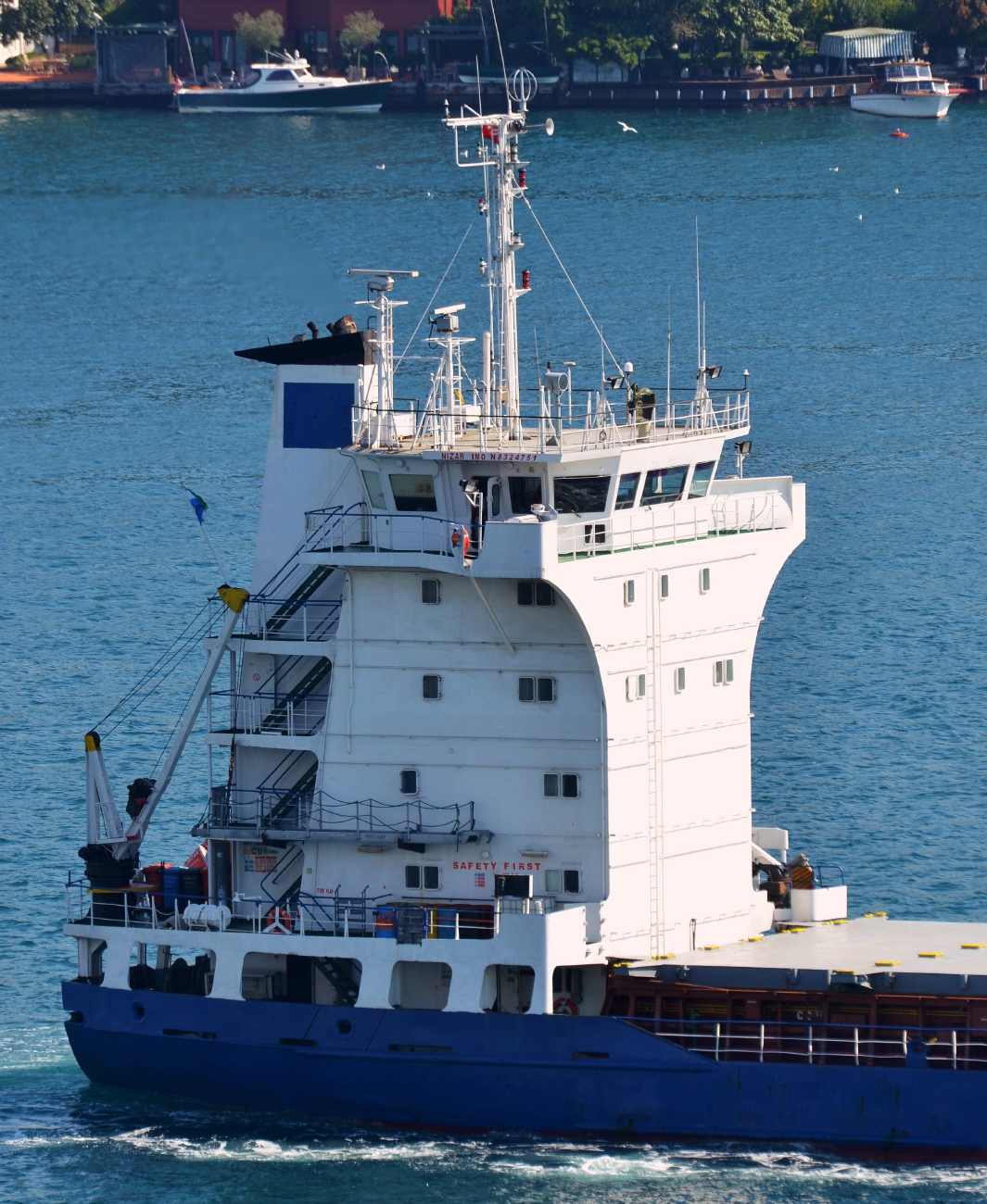 Nizar. Vessel superstructures