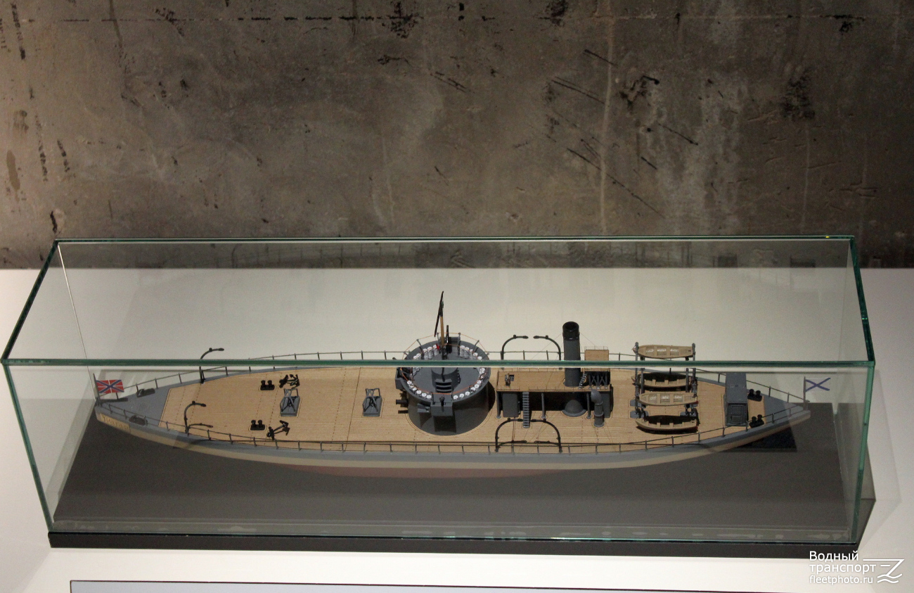 Баржа №325. Модели боевых кораблей