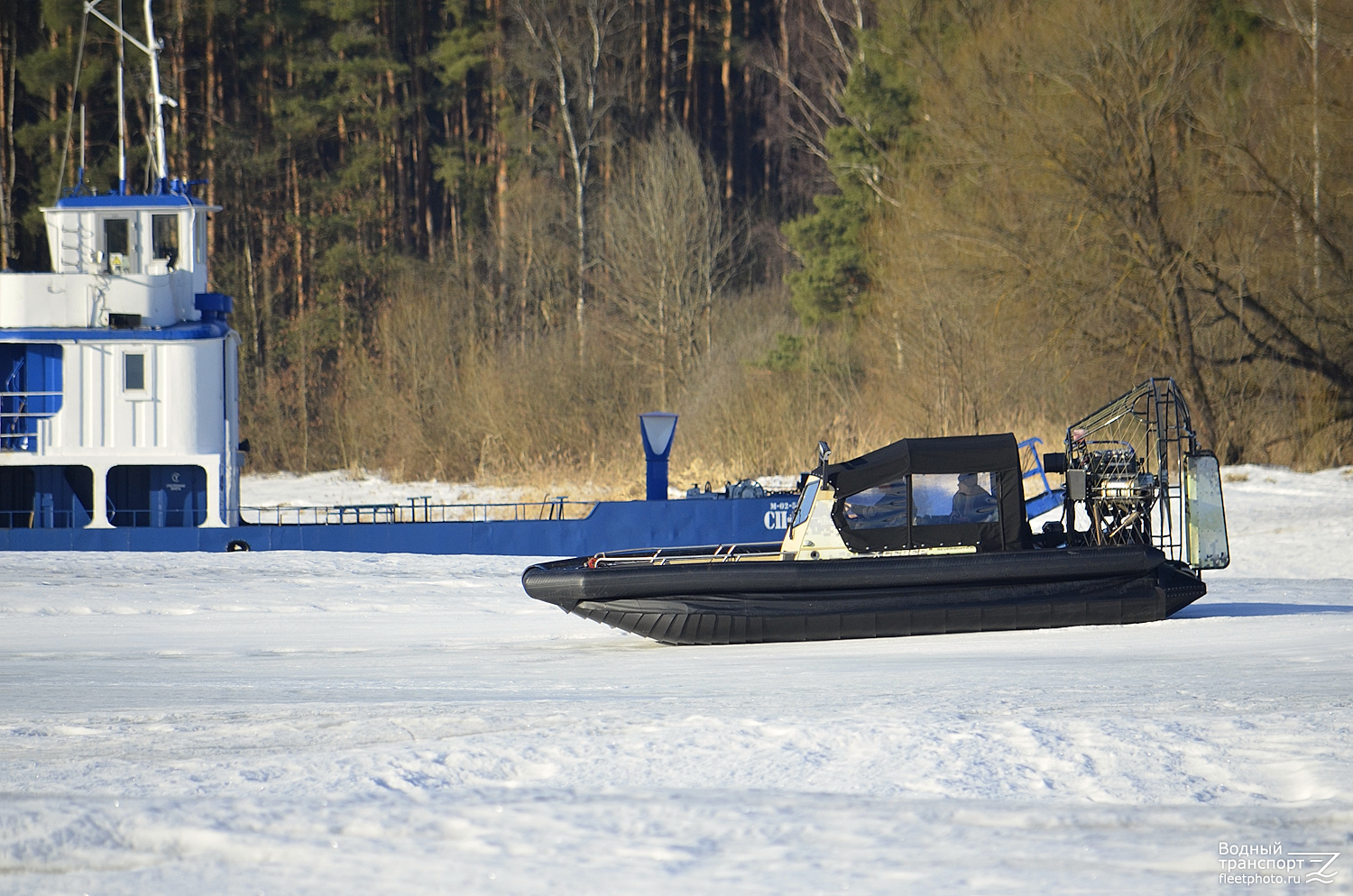 Неопознаное судно - тип Фантом 650 Охотник