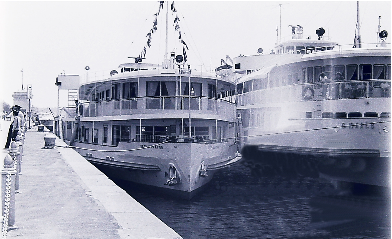 Пётр Комаров