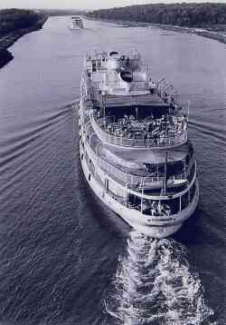 Sergo Ordzhonikidze (Design 588 (DDR), V.Chkalov/Rodina, Москва); Vasiliy Surikov (Максим Горький type, Q-040A design, Москва)