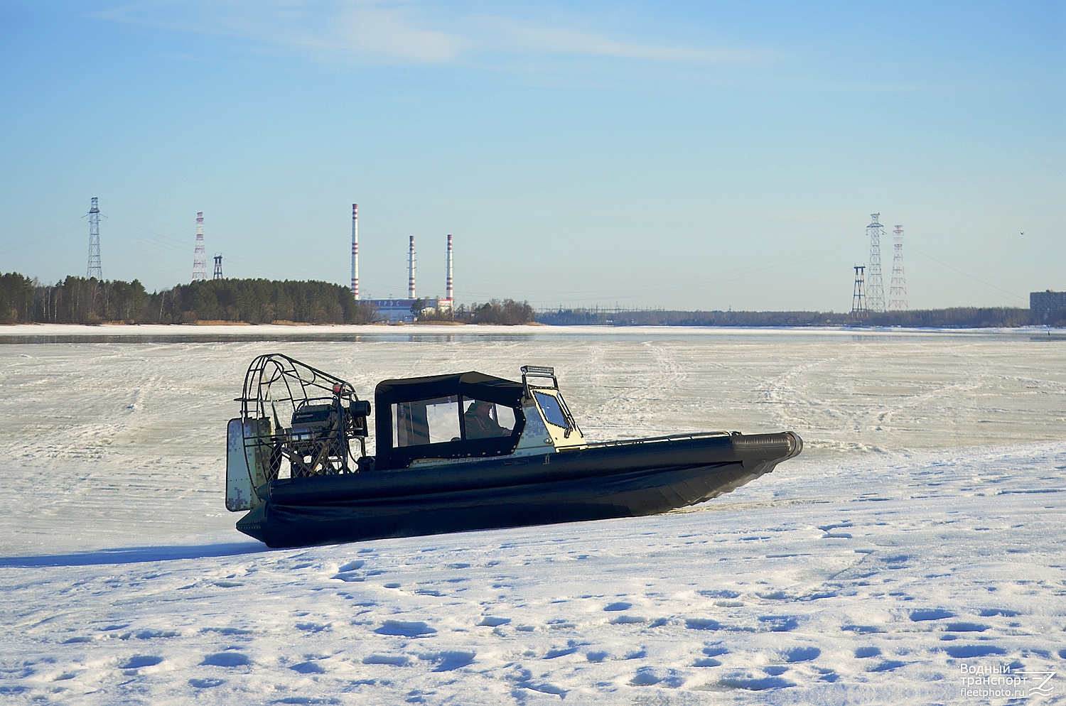 Неопознаное судно - тип Фантом 650 Охотник