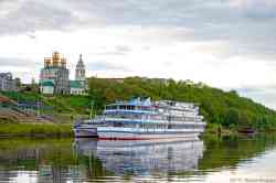 ОМ-370 (Тип ОМ, проект 780, 780-03, 780-03-1570, Москва); Василий Суриков (Тип Максим Горький, проект Q-040A, Москва)