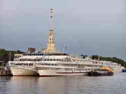 Константин Симонов (Тип Дмитрий Фурманов, проект 302, Нижний Новгород); Лев Толстой (Проект Q-056, тип Антон Чехов, Нижний Новгород); Княжна Анастасия (Тип Дмитрий Фурманов, проект 302, Москва); МТ-32 (Проект 795, тип ТНМ, Москва)