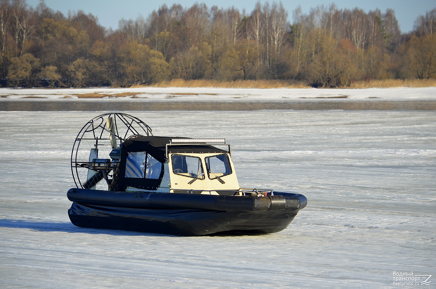Неопознаное судно - тип Фантом 650 Охотник. Волжский бассейн
