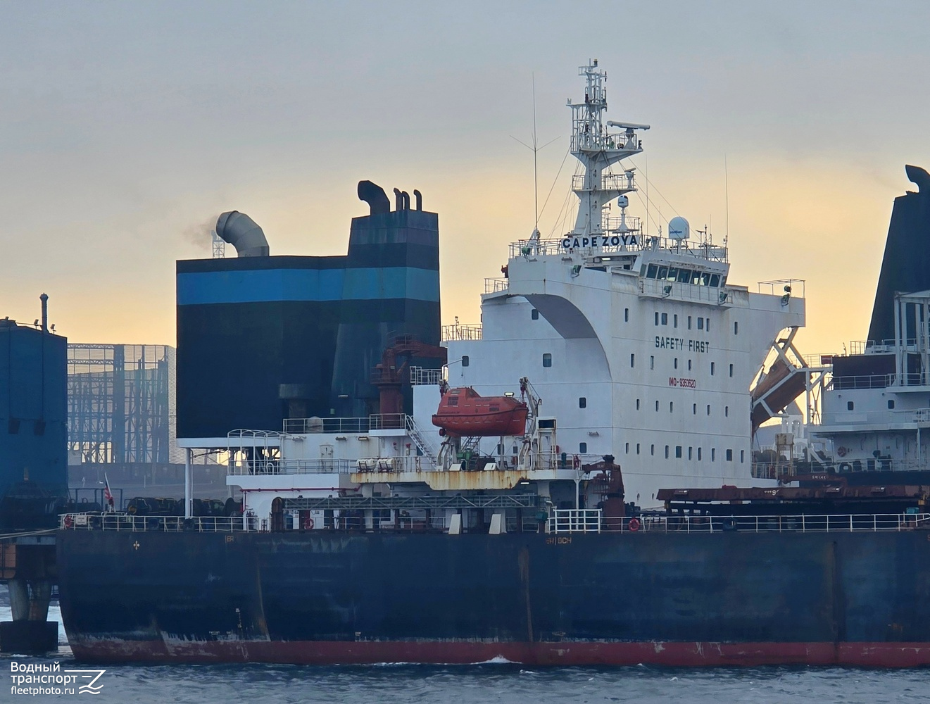 Cape Zoya. Надстройки