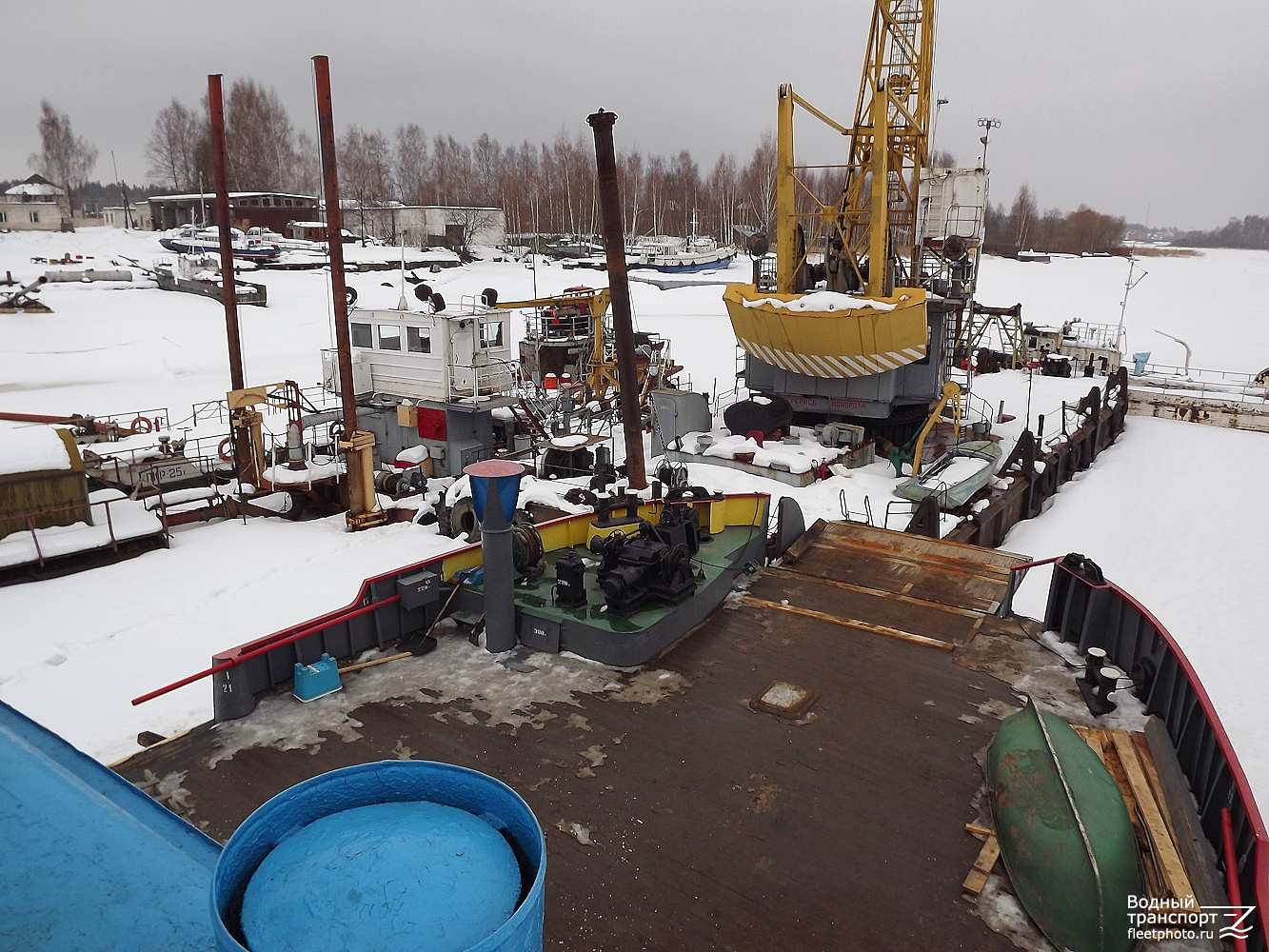 СП-14. View from wheelhouses and bridge wings, Deck views