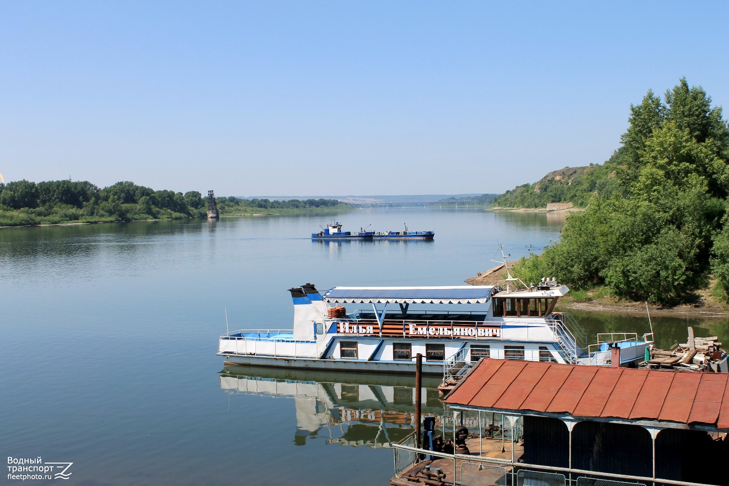 Сибирь, Путейский-84. Неопознанные суда