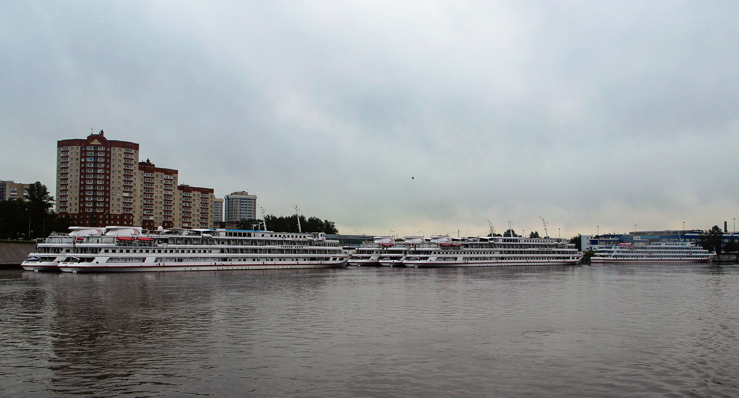 Викинг Акун, Викинг Хельги, Максим Горький