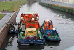 Редут (Тип РТ-300, проект 911В, Санкт-Петербург); Ялта (Проект 1439, тип Молния, Санкт-Петербург)