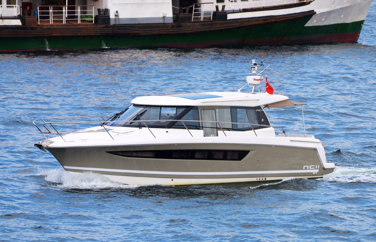 Неопознанное судно - тип Jeanneau. Турция