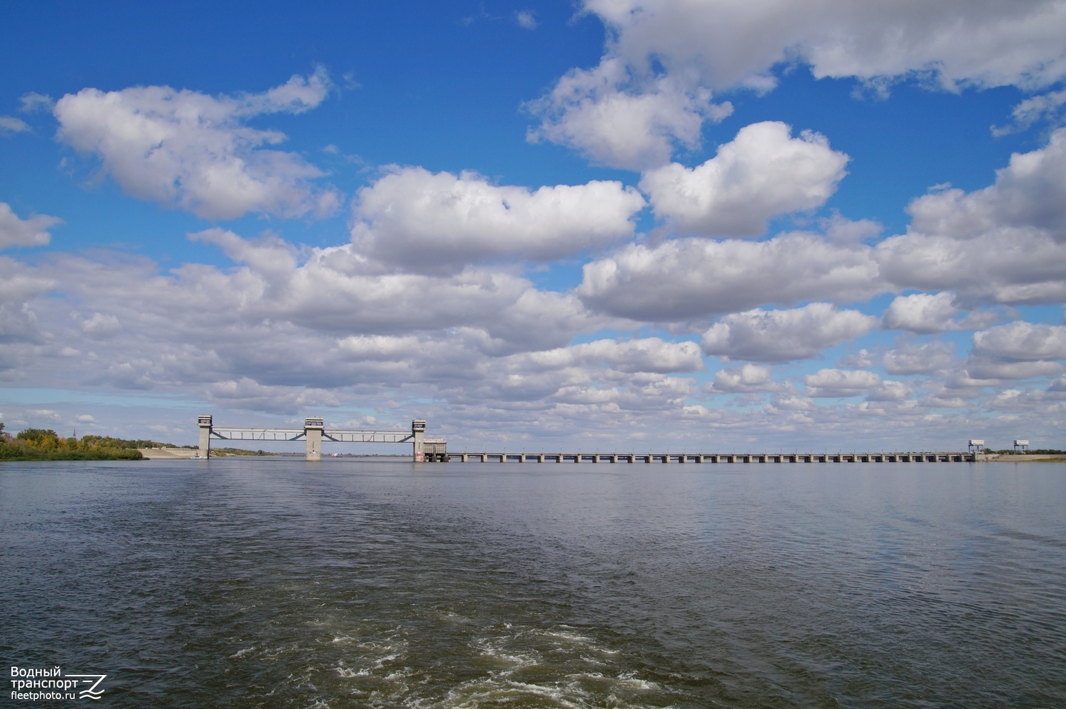 Астраханский вододелитель (шлюз № 32)