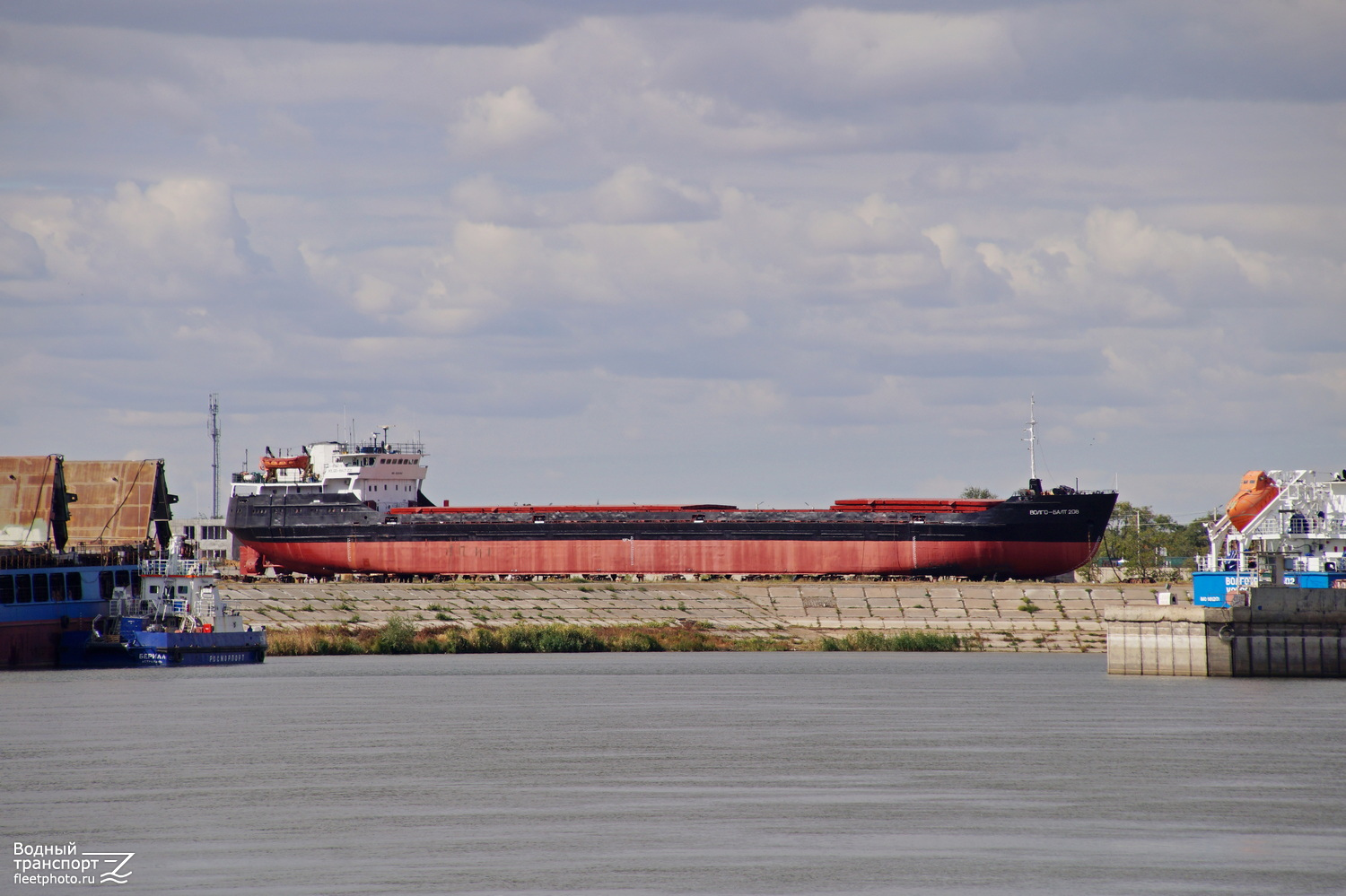 Волго-Балт 208