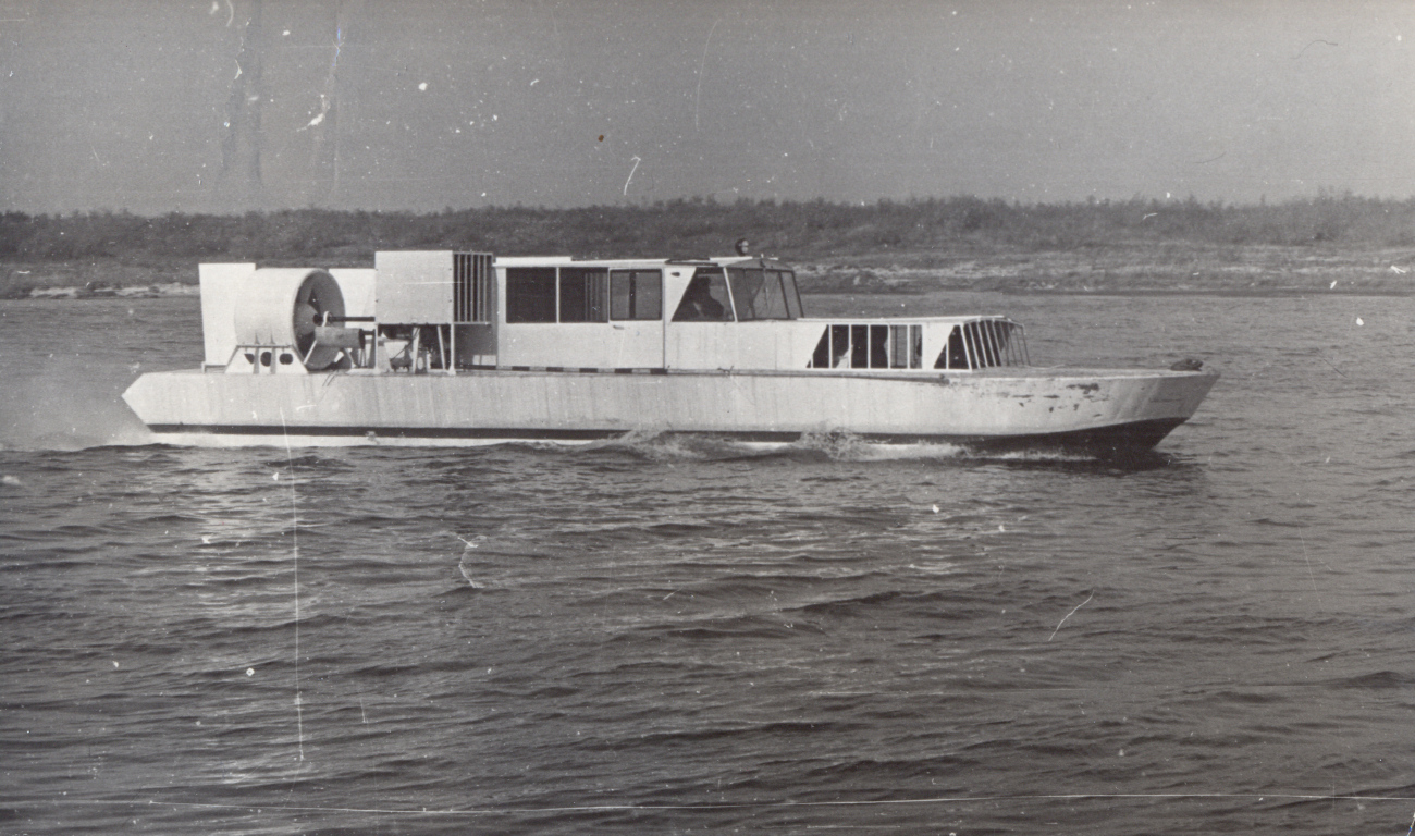 Экспериментальный катер на Воздушной подушке (ГИИВТ+Вымпел)