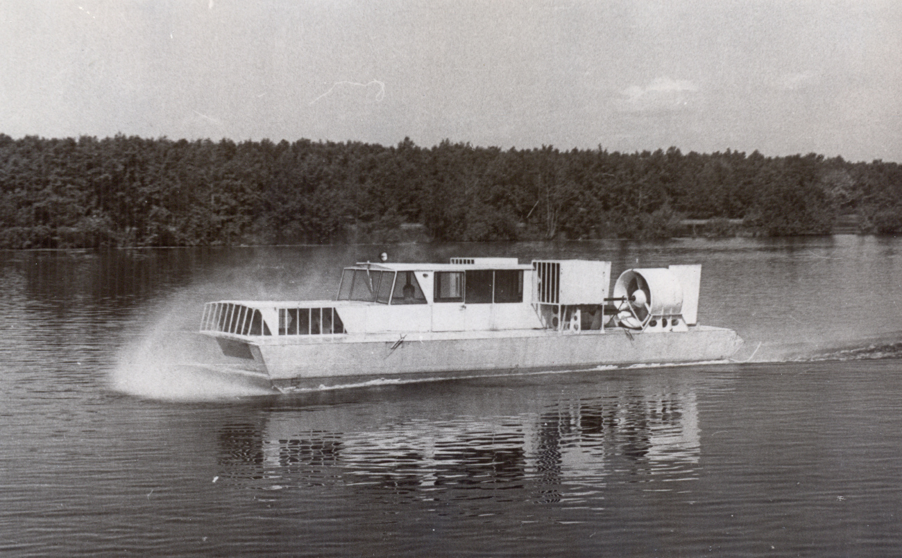 Экспериментальный катер на Воздушной подушке (ГИИВТ+Вымпел)