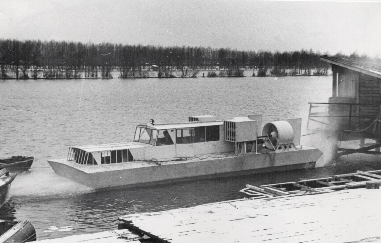 Экспериментальный катер на Воздушной подушке (ГИИВТ+Вымпел)