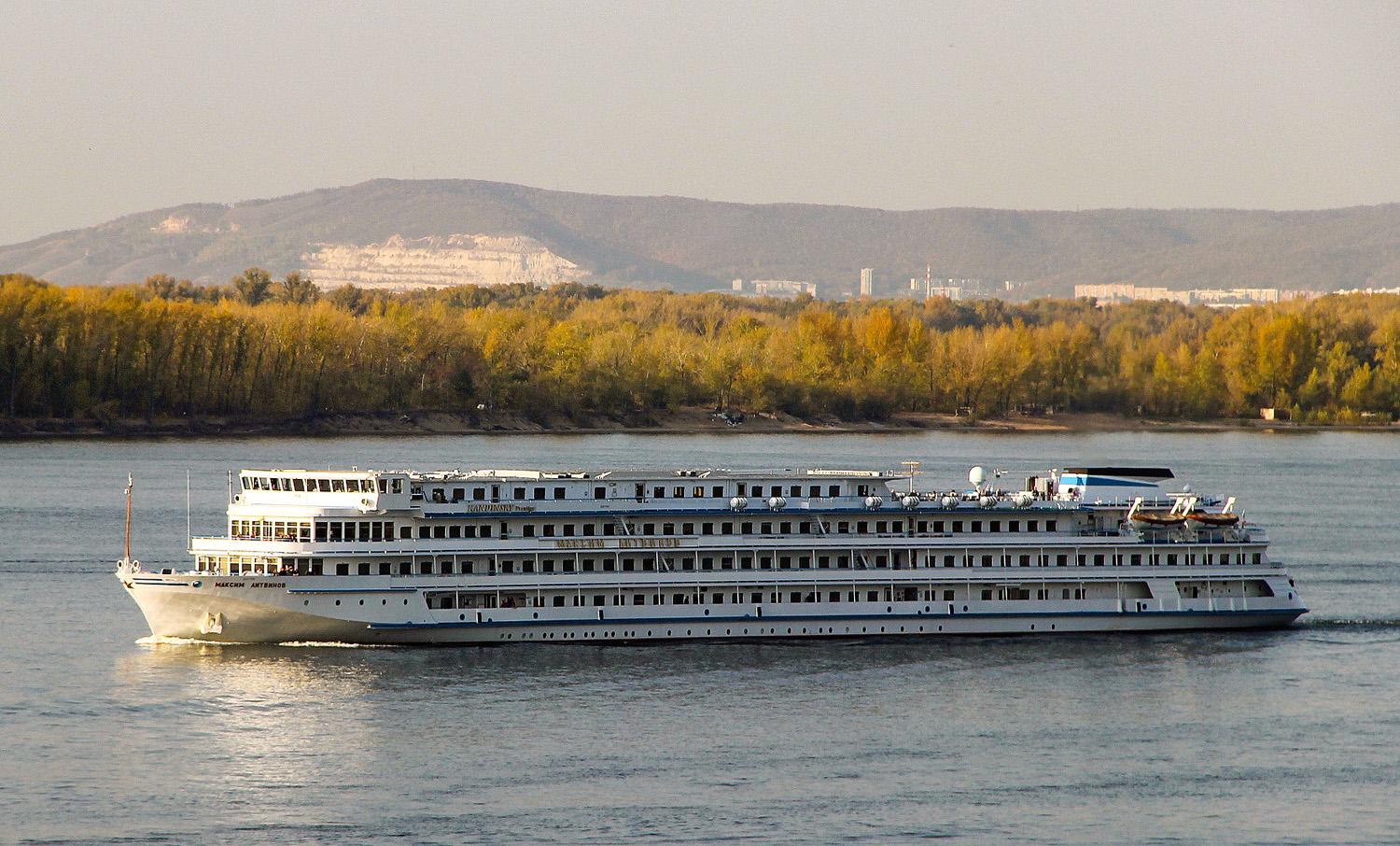 Максим Литвинов