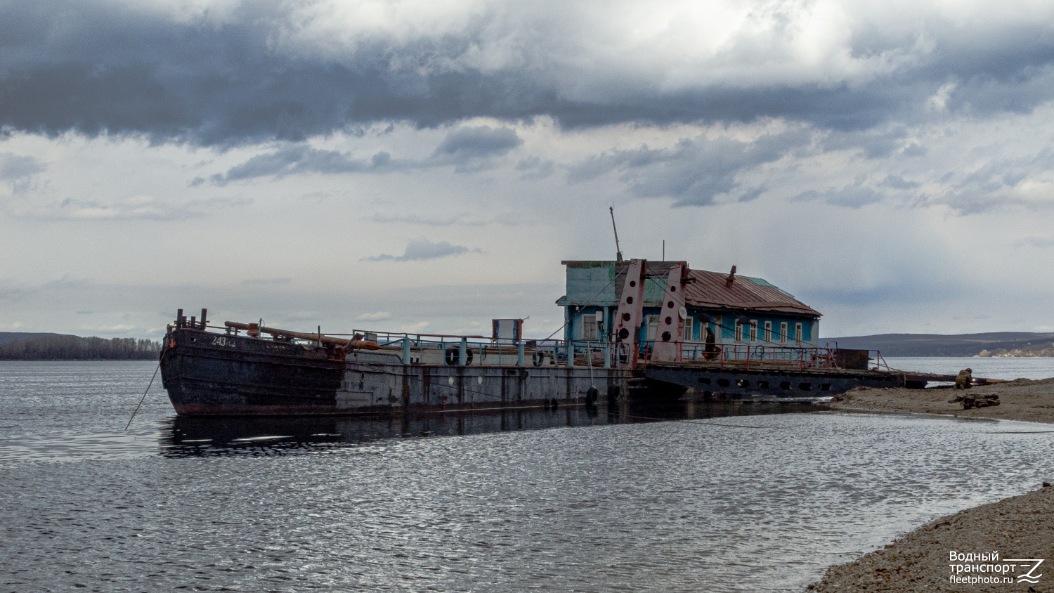 Дебаркадер №243