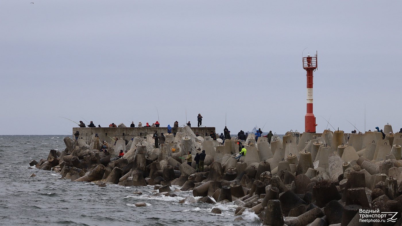 Балтийск, Маяки