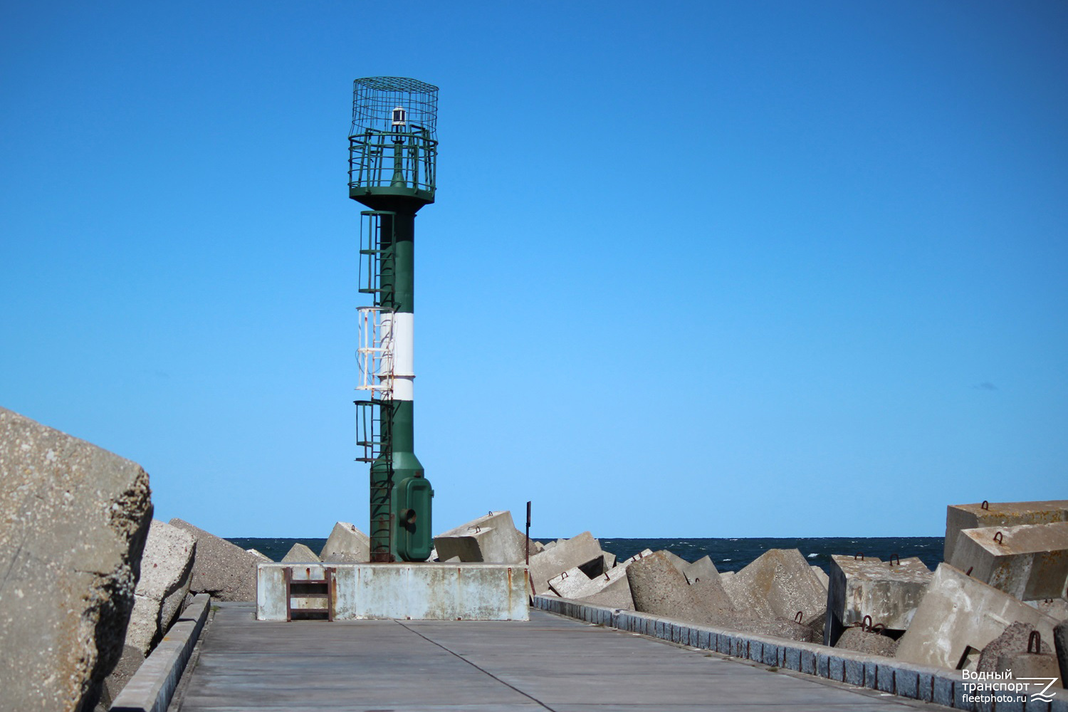 Балтийск, Lighthouses